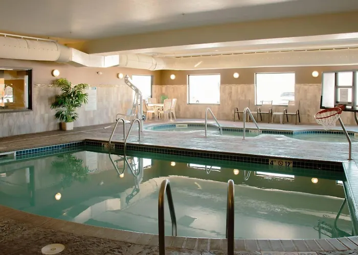 Comfort Inn & Suites Grand Forks Near Alerus Center
